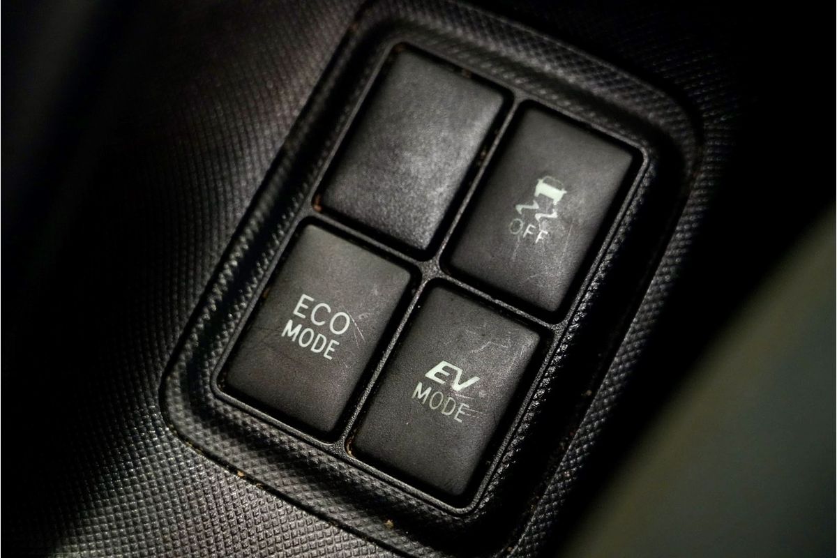 2017 Toyota Prius C  NHP10R