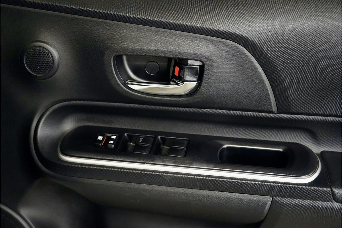 2017 Toyota Prius C  NHP10R