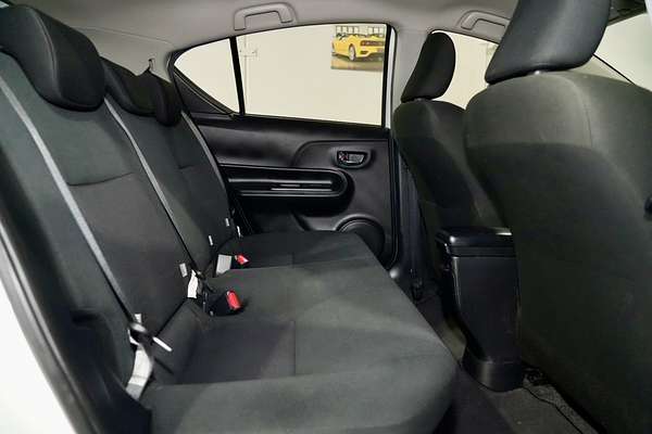 2017 Toyota Prius C  NHP10R