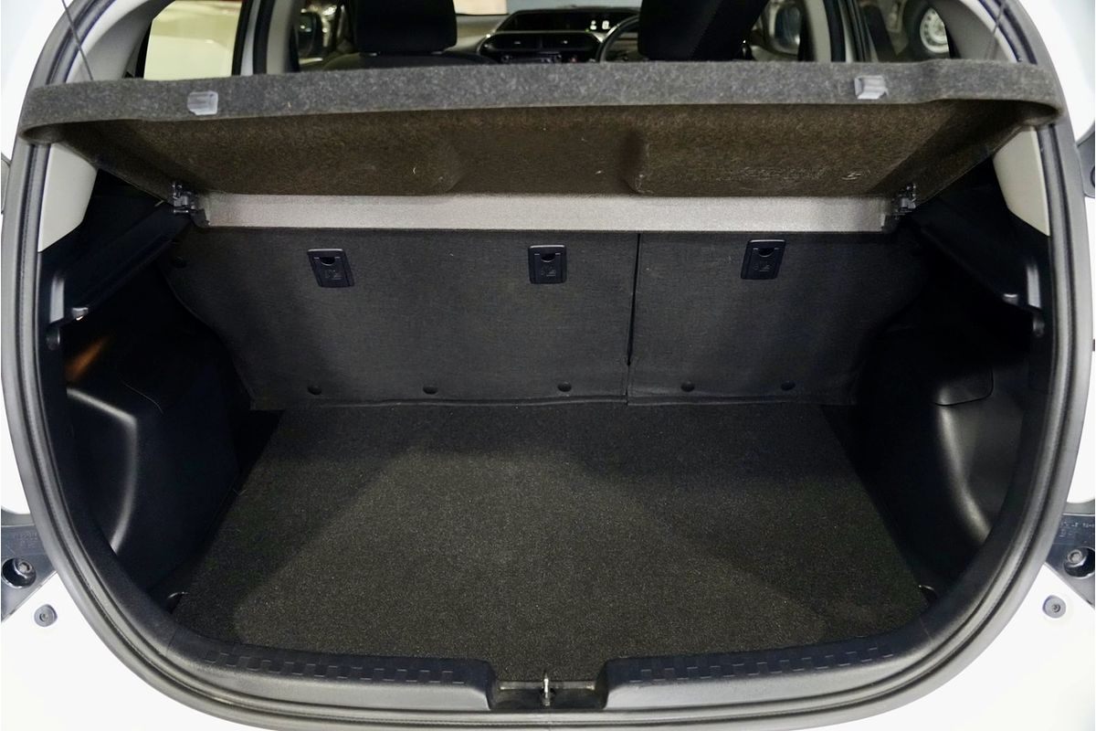 2017 Toyota Prius C  NHP10R