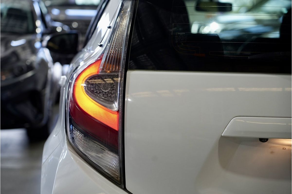 2017 Toyota Prius C  NHP10R