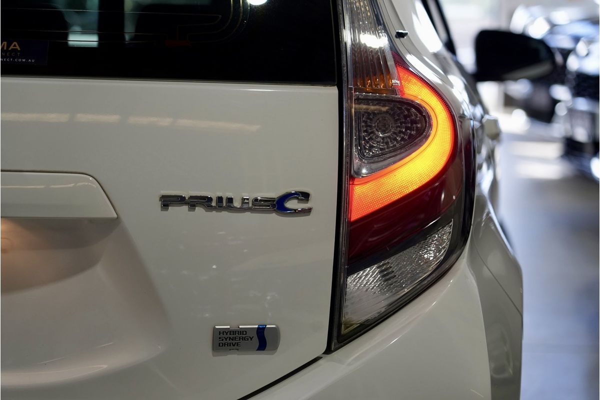 2017 Toyota Prius C  NHP10R