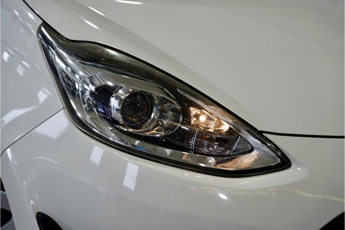 2017 Toyota Prius C  NHP10R