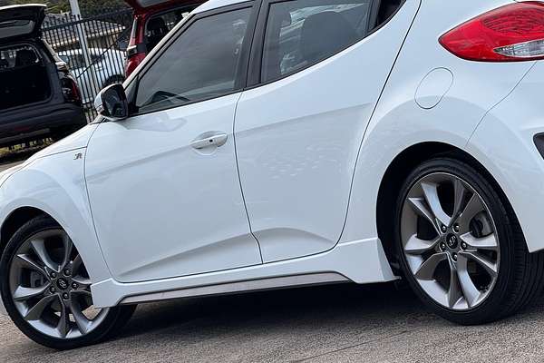 2015 Hyundai Veloster SR Turbo FS4 Series II