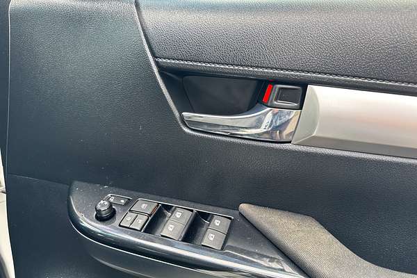 2024 Toyota Hilux SR5 48V GUN126R 4X4