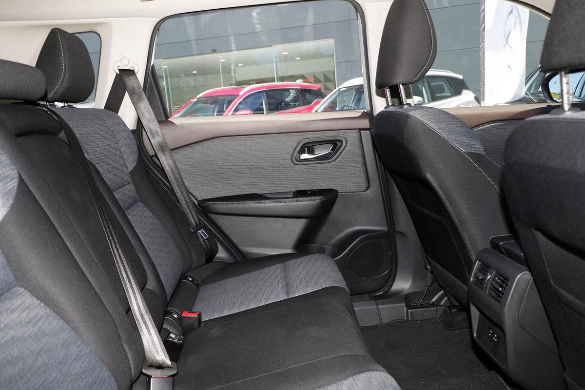 2024 Nissan X-TRAIL ST T33