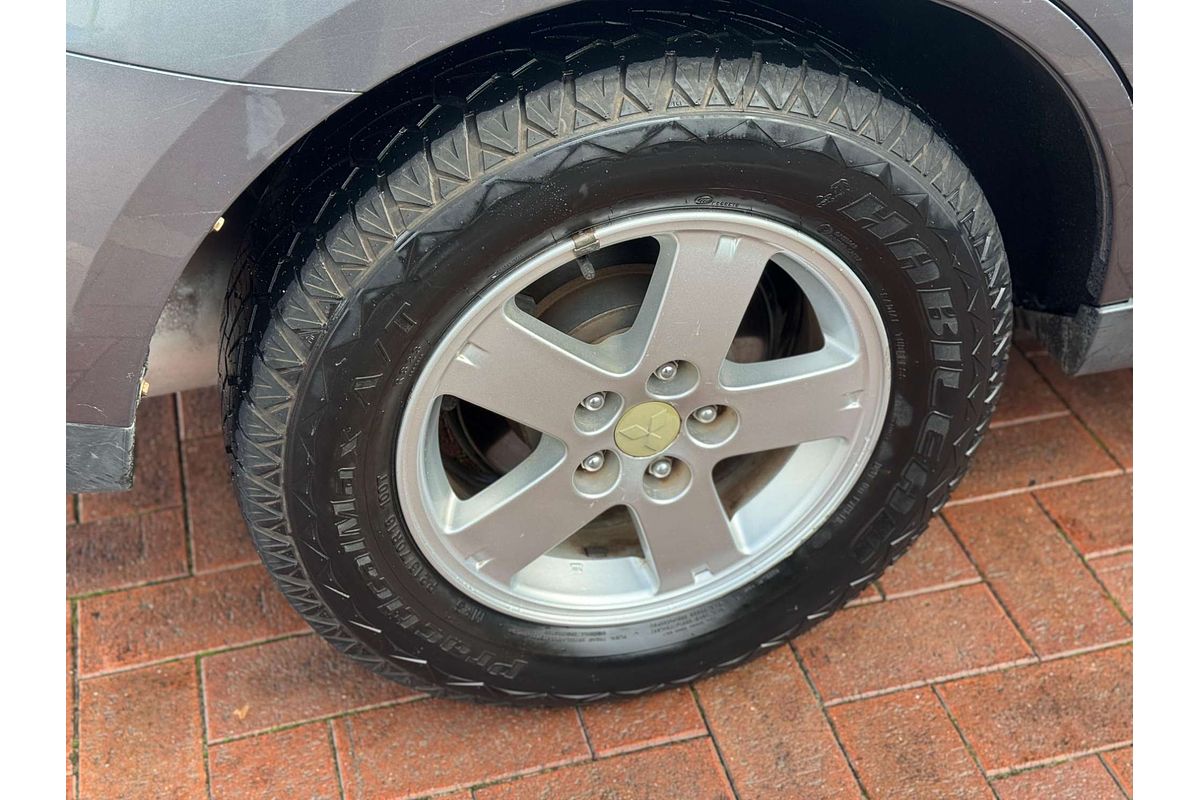 2011 Mitsubishi Outlander LS ZH
