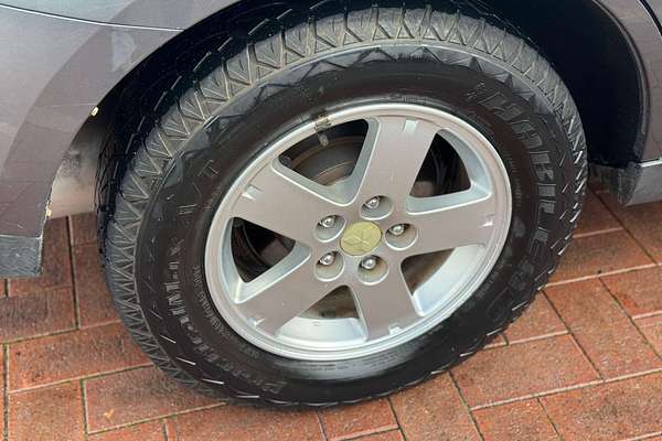 2011 Mitsubishi Outlander LS ZH
