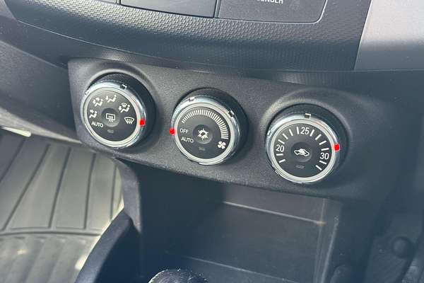 2011 Mitsubishi Outlander LS ZH
