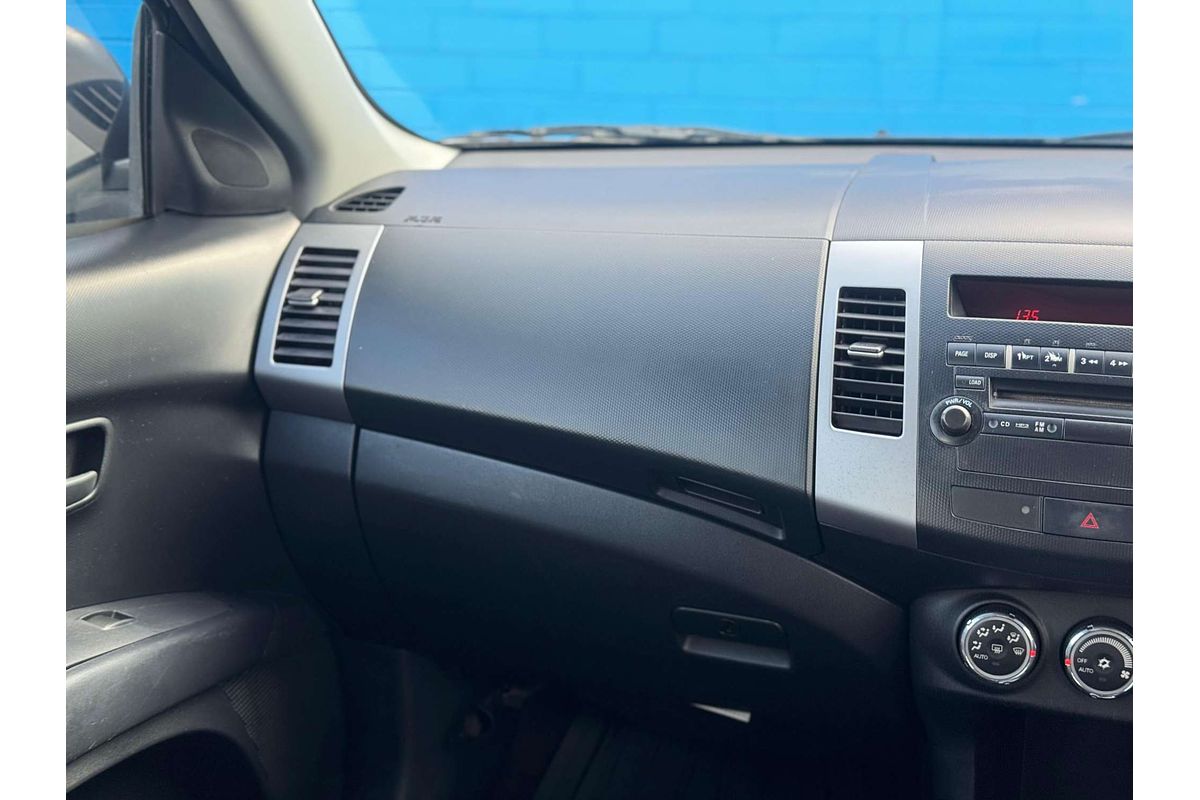 2011 Mitsubishi Outlander LS ZH