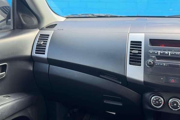 2011 Mitsubishi Outlander LS ZH