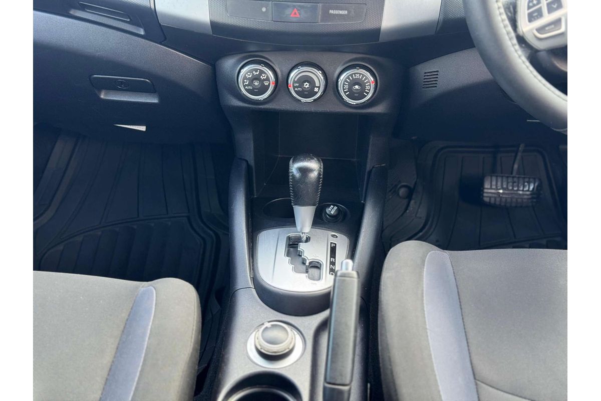2011 Mitsubishi Outlander LS ZH