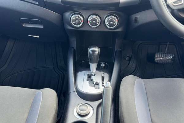 2011 Mitsubishi Outlander LS ZH