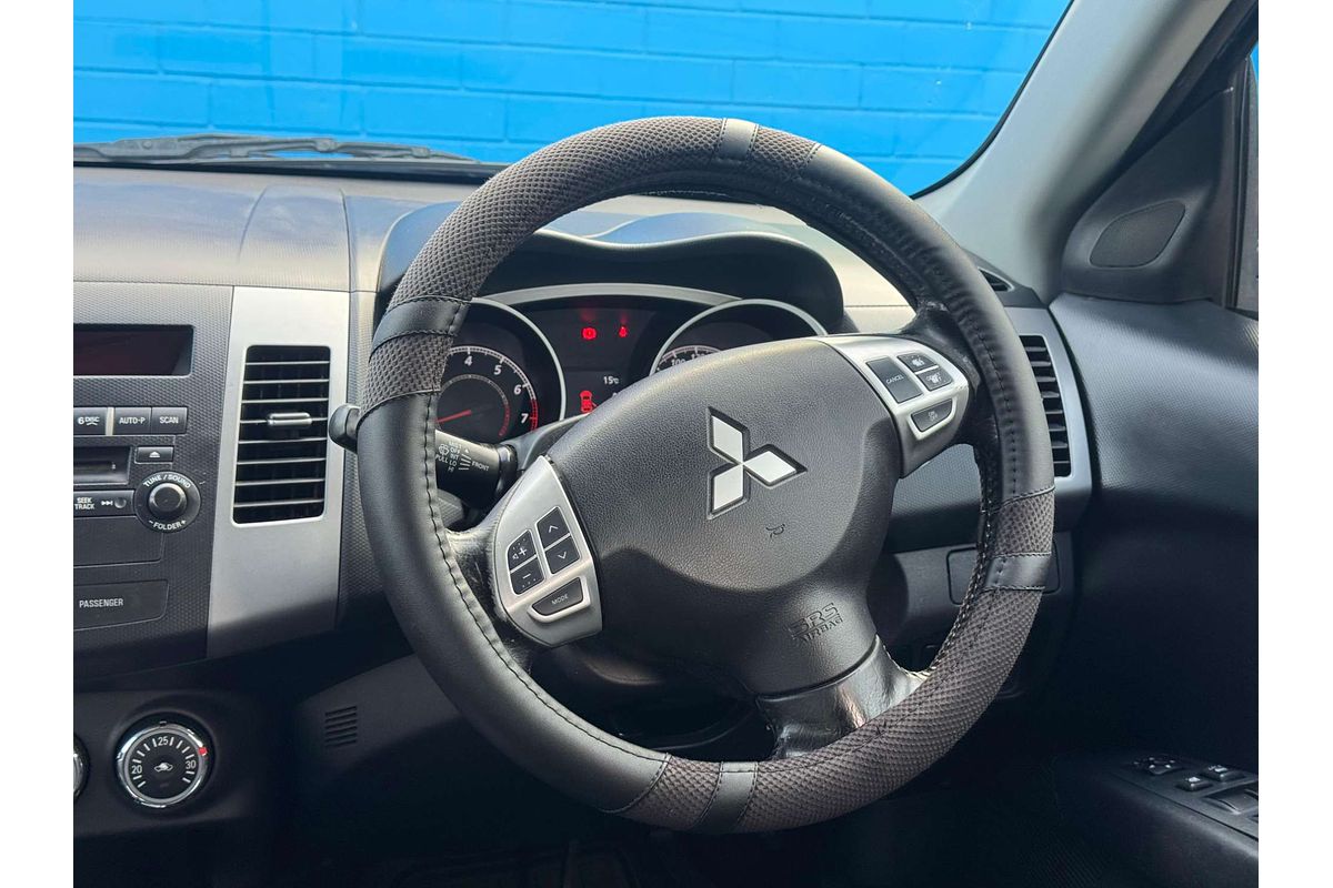 2011 Mitsubishi Outlander LS ZH