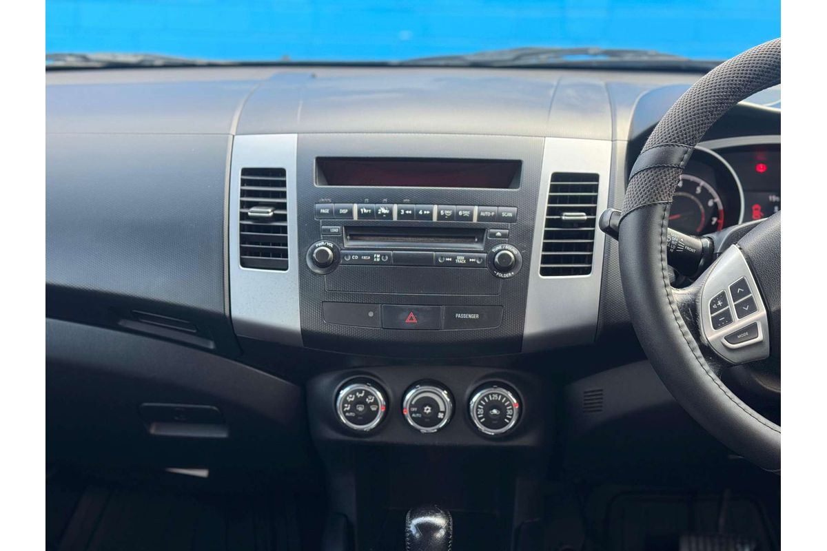 2011 Mitsubishi Outlander LS ZH