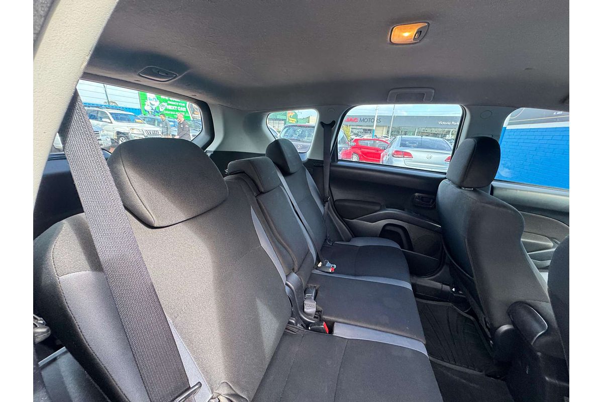 2011 Mitsubishi Outlander LS ZH