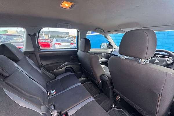 2011 Mitsubishi Outlander LS ZH