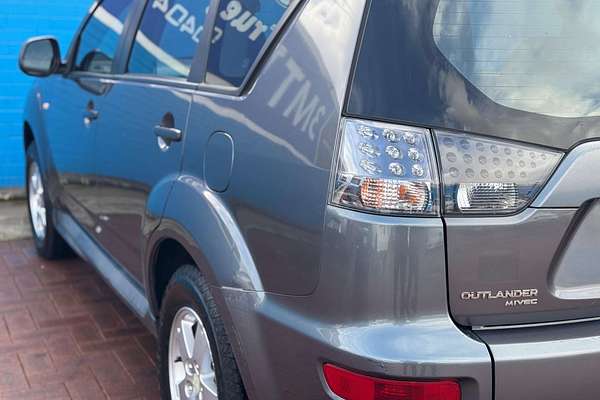 2011 Mitsubishi Outlander LS ZH