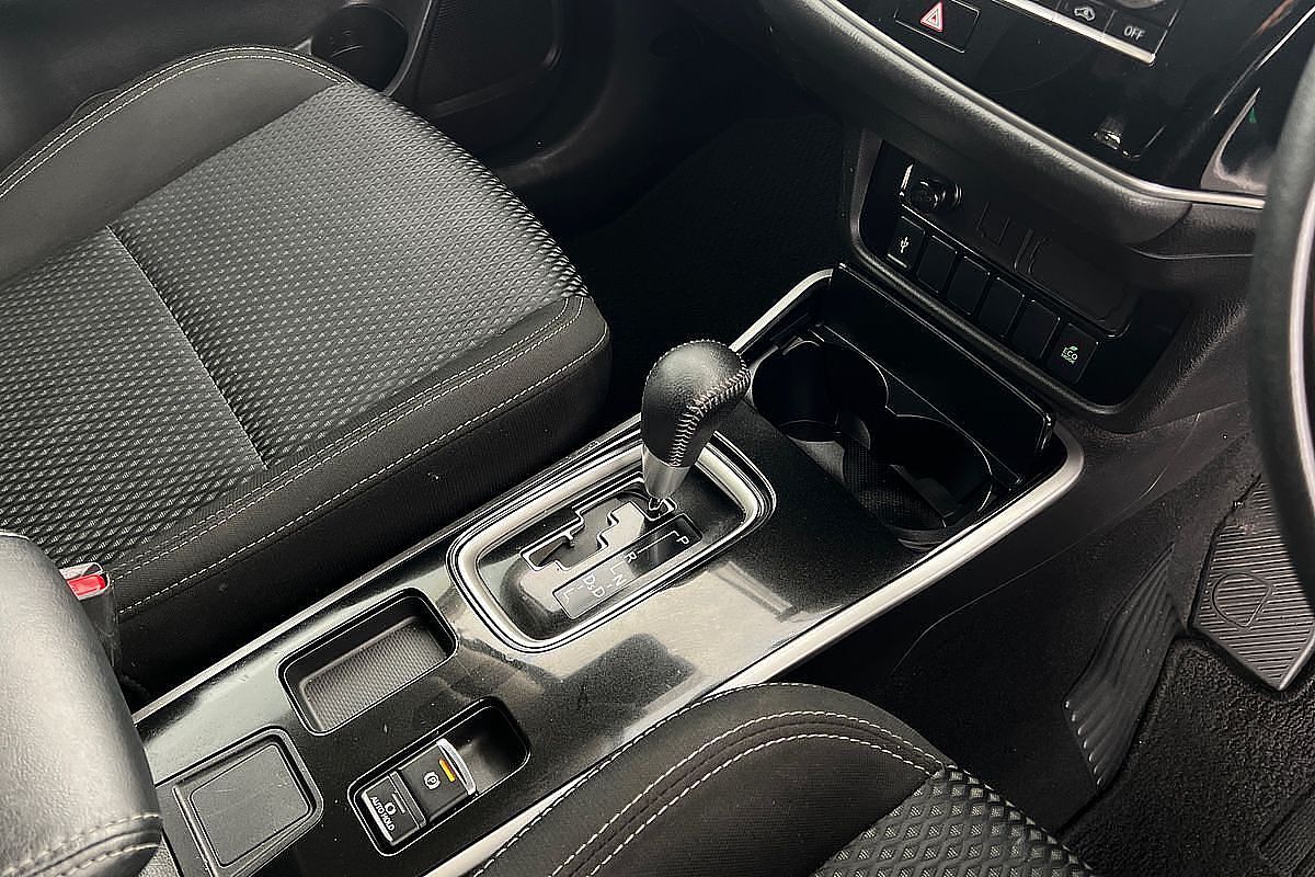 2019 Mitsubishi Outlander ES ADAS ZL