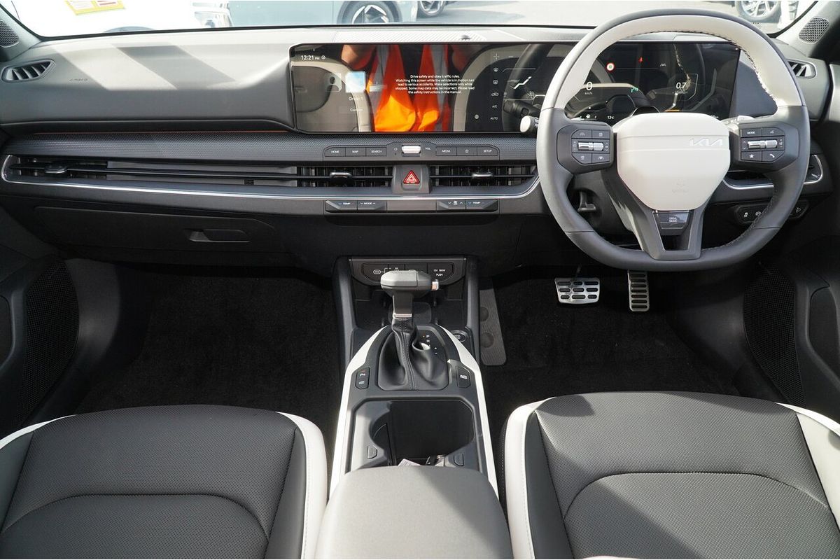 2025 Kia K4 GT-Line CL4m