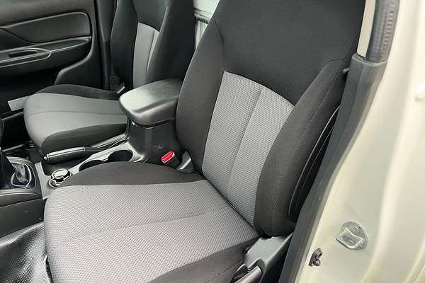 2021 Mitsubishi Triton GLX MR 4X4