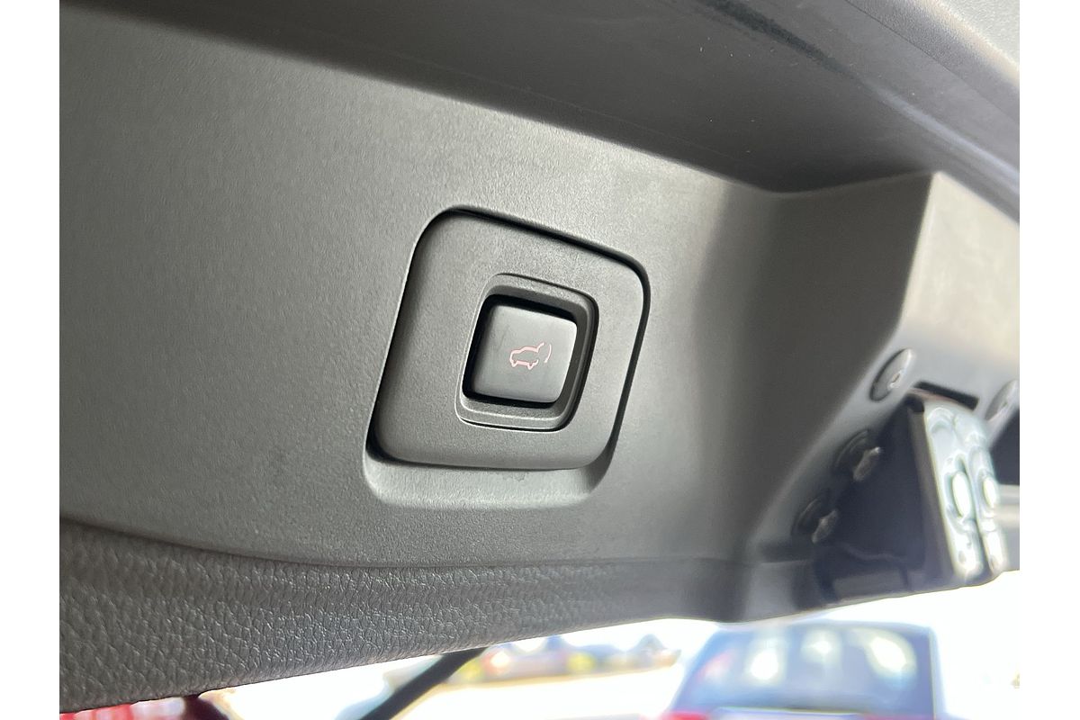 2022 Isuzu MU-X LS-T