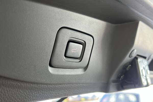 2022 Isuzu MU-X LS-T