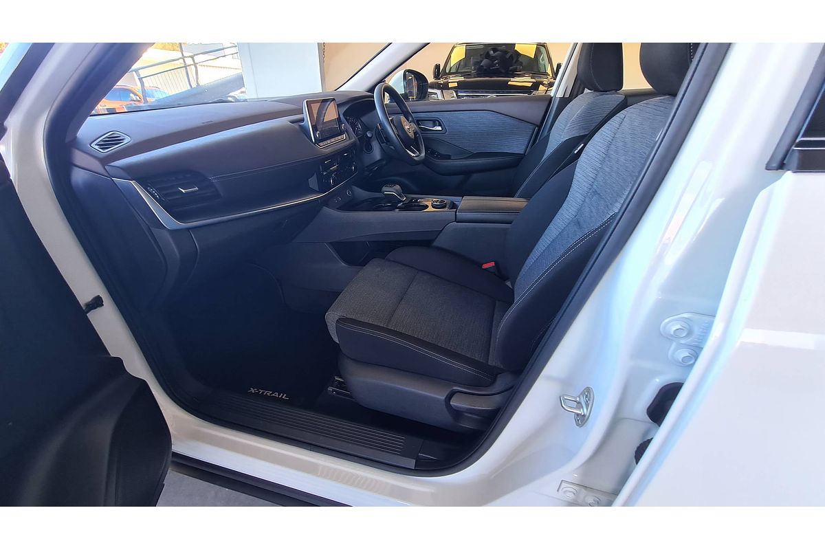 2024 Nissan X-TRAIL ST T33