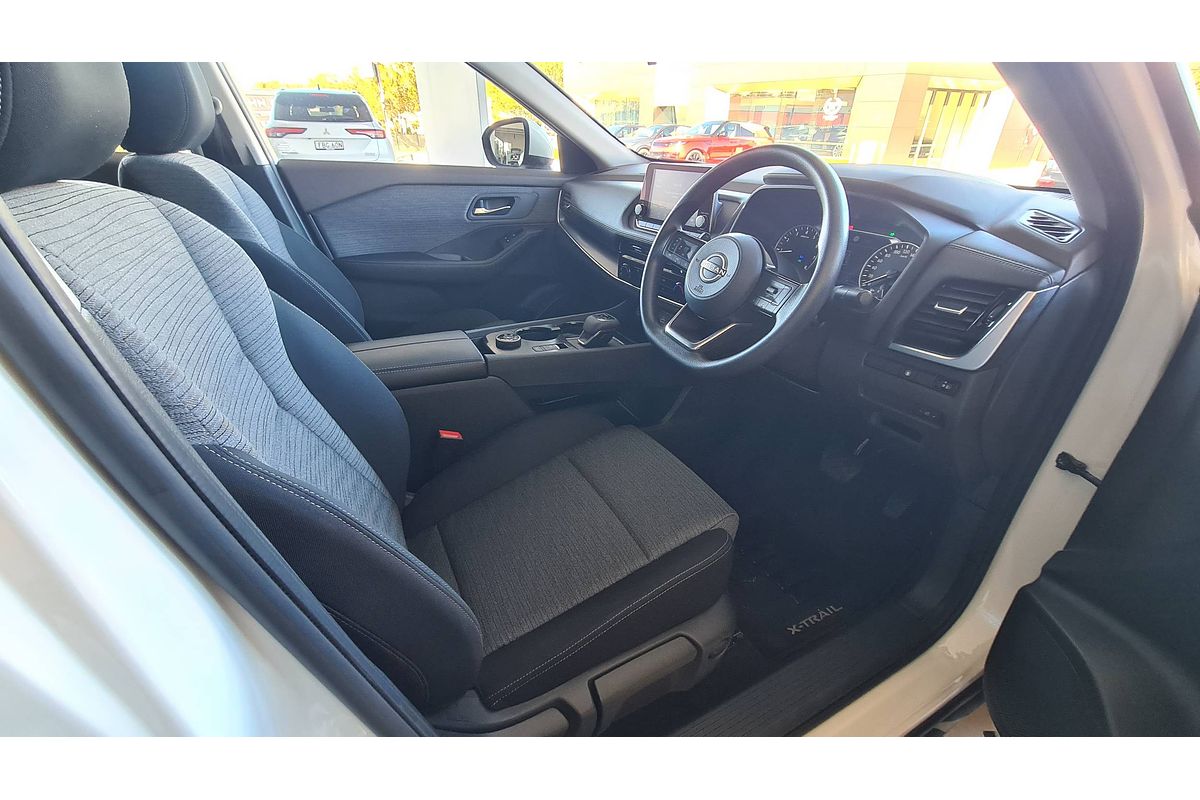 2024 Nissan X-TRAIL ST T33