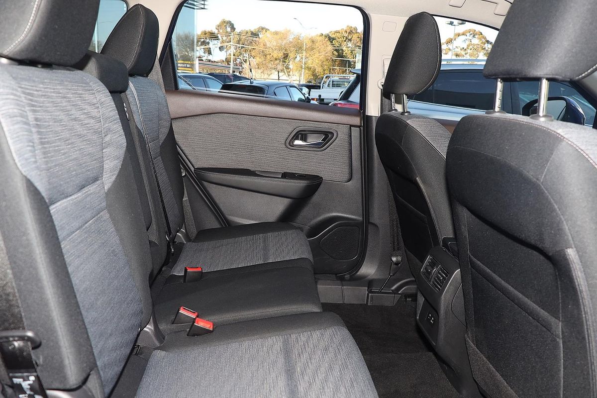 2024 Nissan X-TRAIL ST T33