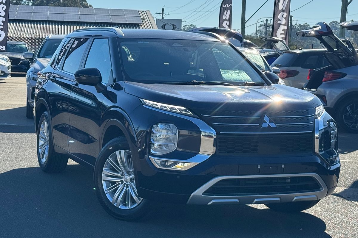 2023 Mitsubishi Outlander LS ZM