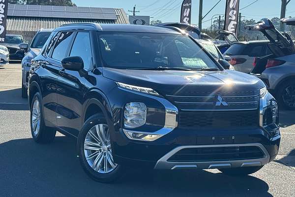 2023 Mitsubishi Outlander LS ZM