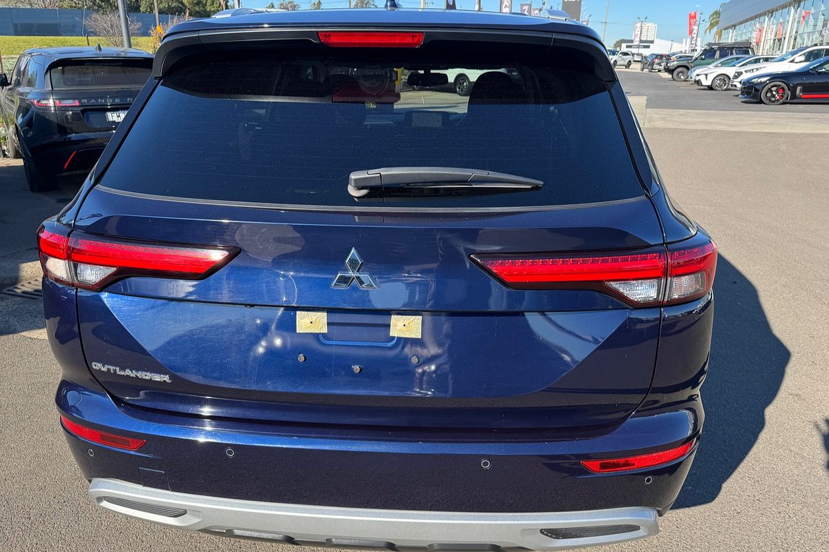 2023 Mitsubishi Outlander LS ZM