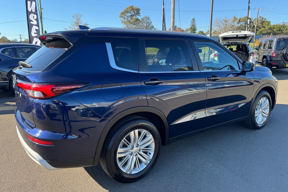 2023 Mitsubishi Outlander LS ZM