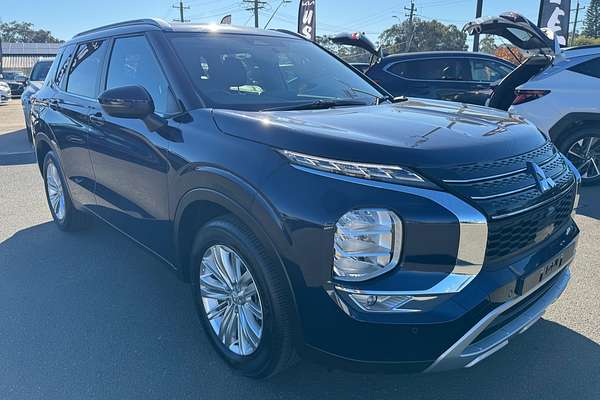 2023 Mitsubishi Outlander LS ZM