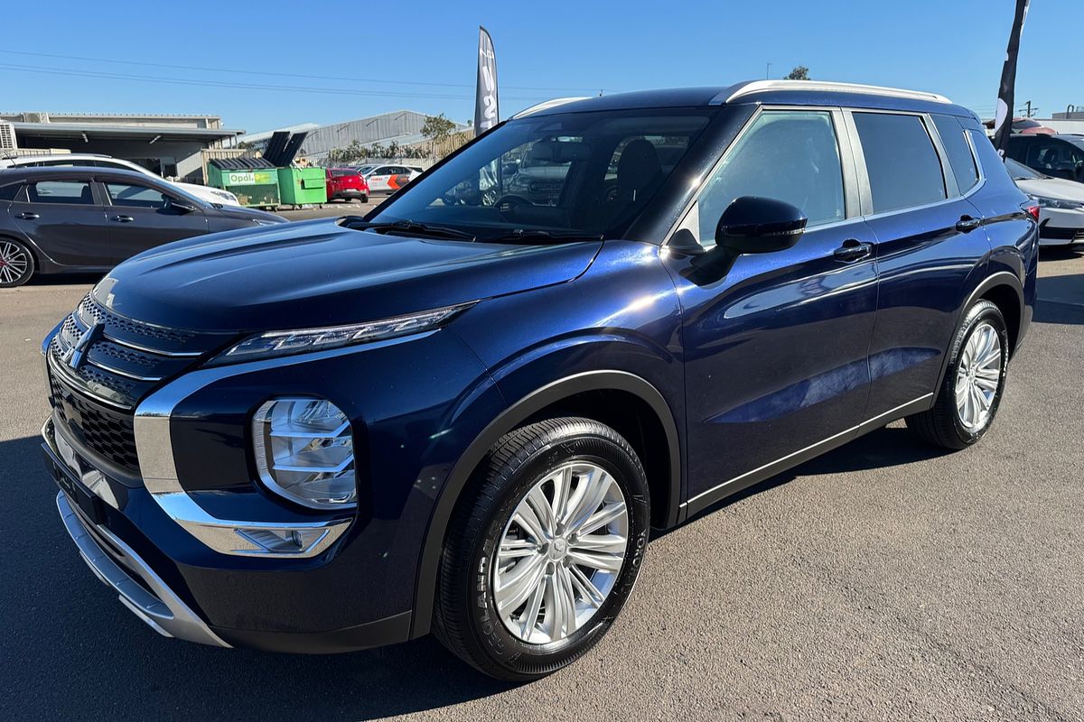 2023 Mitsubishi Outlander LS ZM