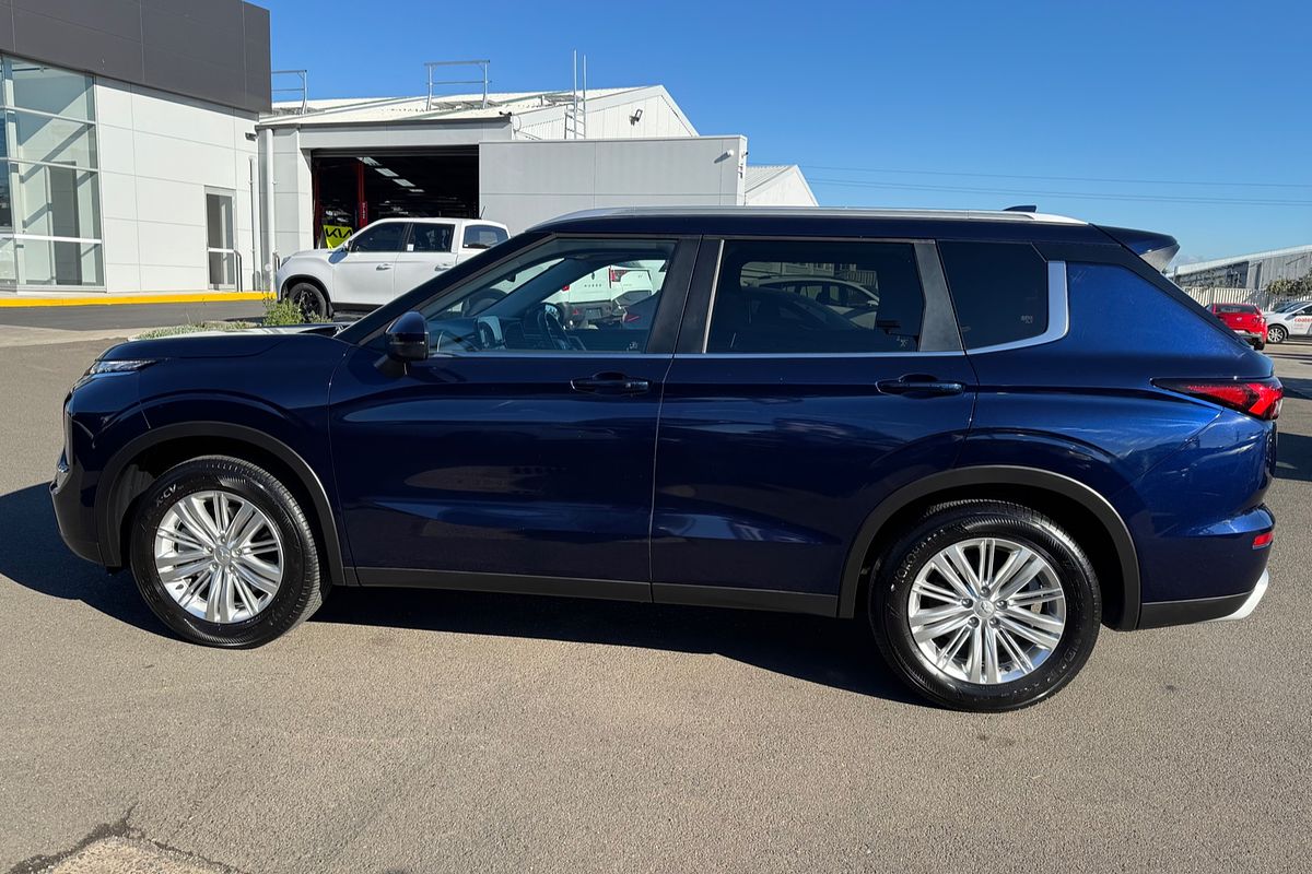 2023 Mitsubishi Outlander LS ZM