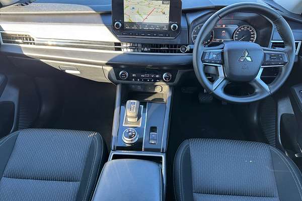 2023 Mitsubishi Outlander LS ZM