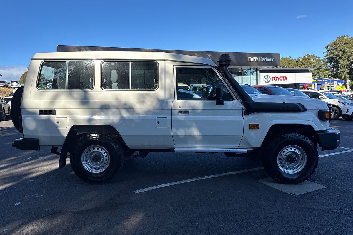 2024 Toyota Landcruiser GXL Troopcarrier VDJL78R