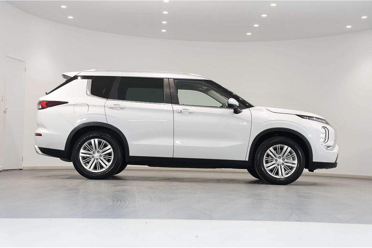 2023 Mitsubishi Outlander LS ZM