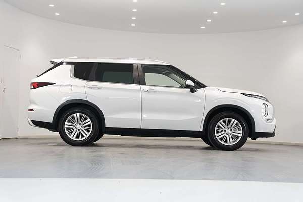 2023 Mitsubishi Outlander LS ZM