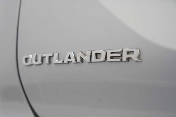2023 Mitsubishi Outlander LS ZM