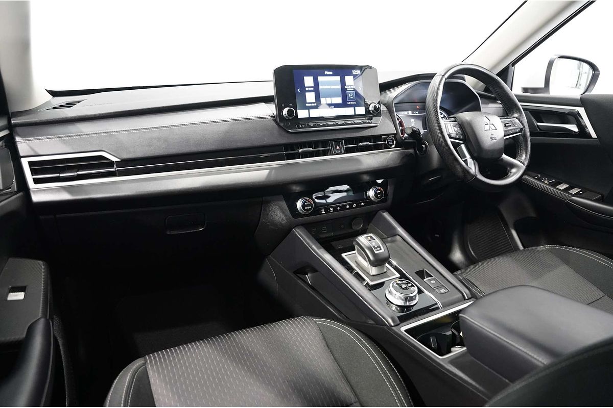 2023 Mitsubishi Outlander LS ZM