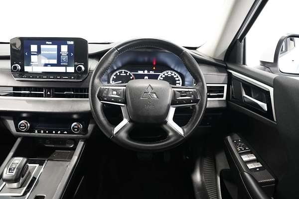 2023 Mitsubishi Outlander LS ZM