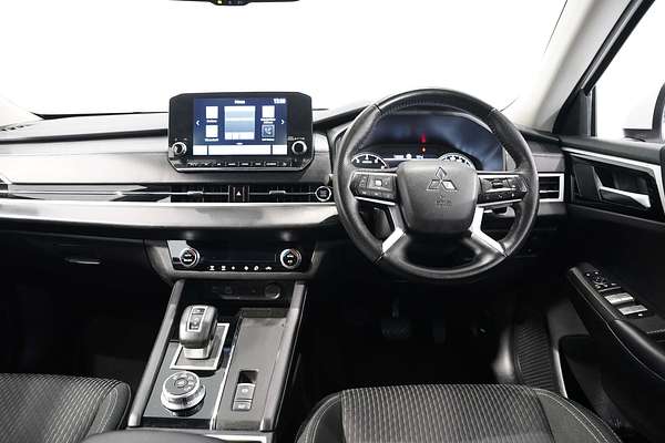 2023 Mitsubishi Outlander LS ZM