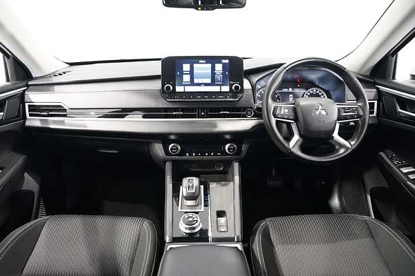 2023 Mitsubishi Outlander LS ZM