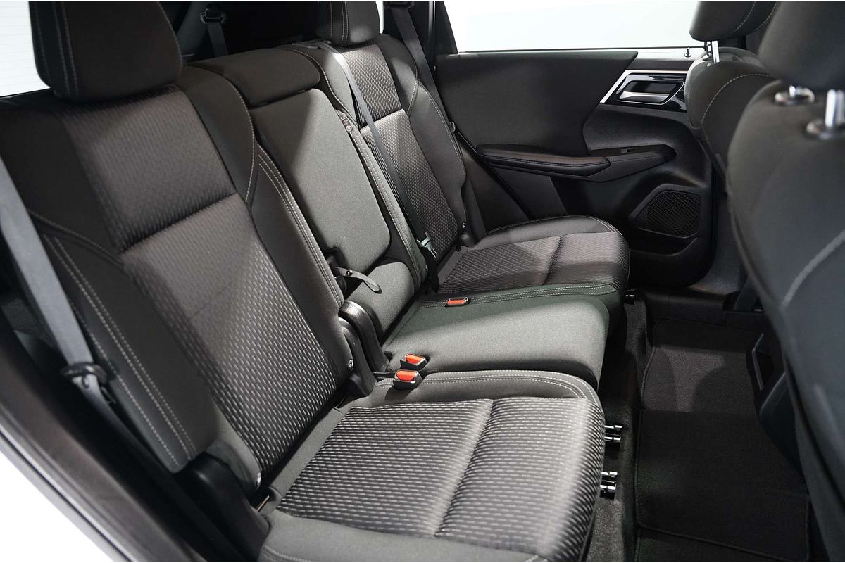 2023 Mitsubishi Outlander LS ZM