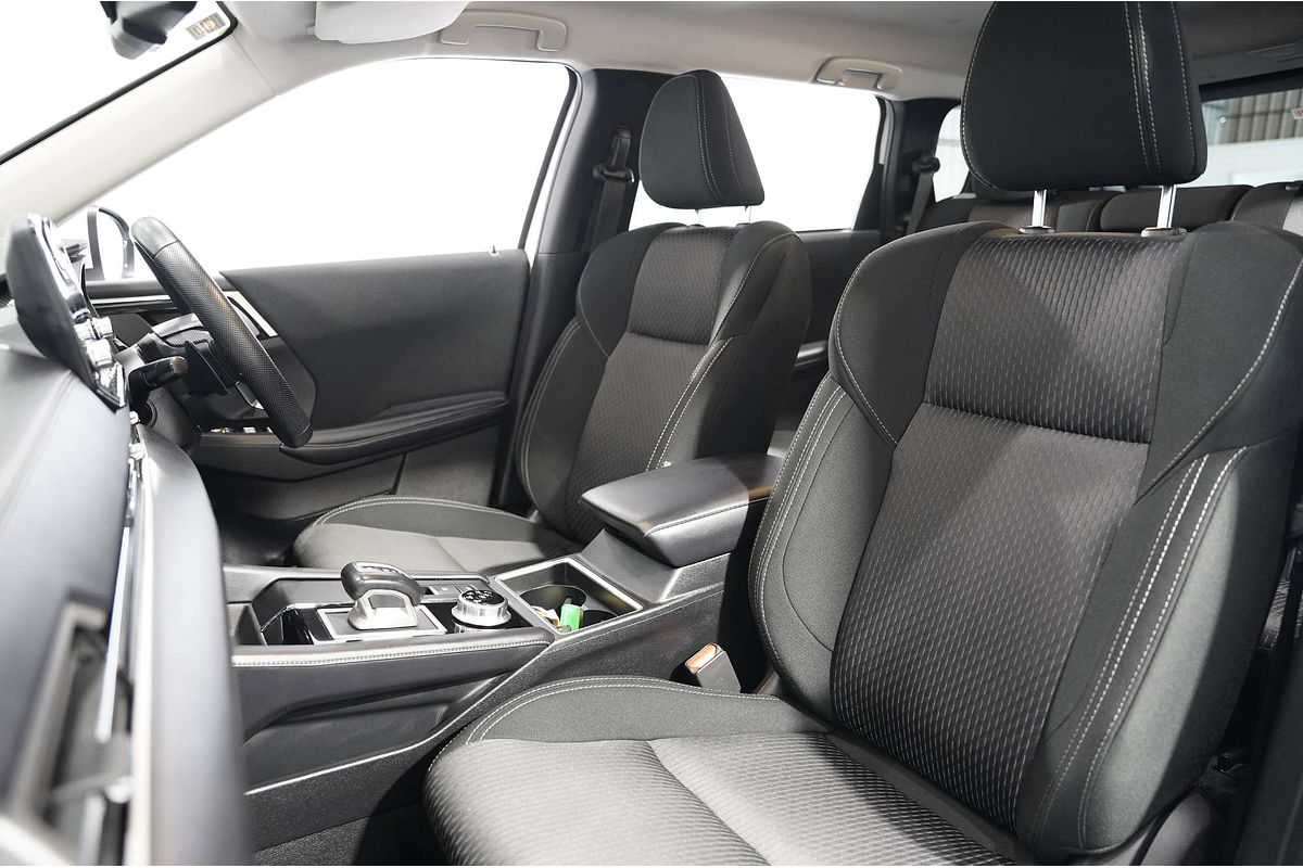 2023 Mitsubishi Outlander LS ZM
