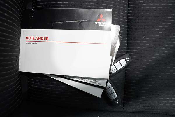 2023 Mitsubishi Outlander LS ZM