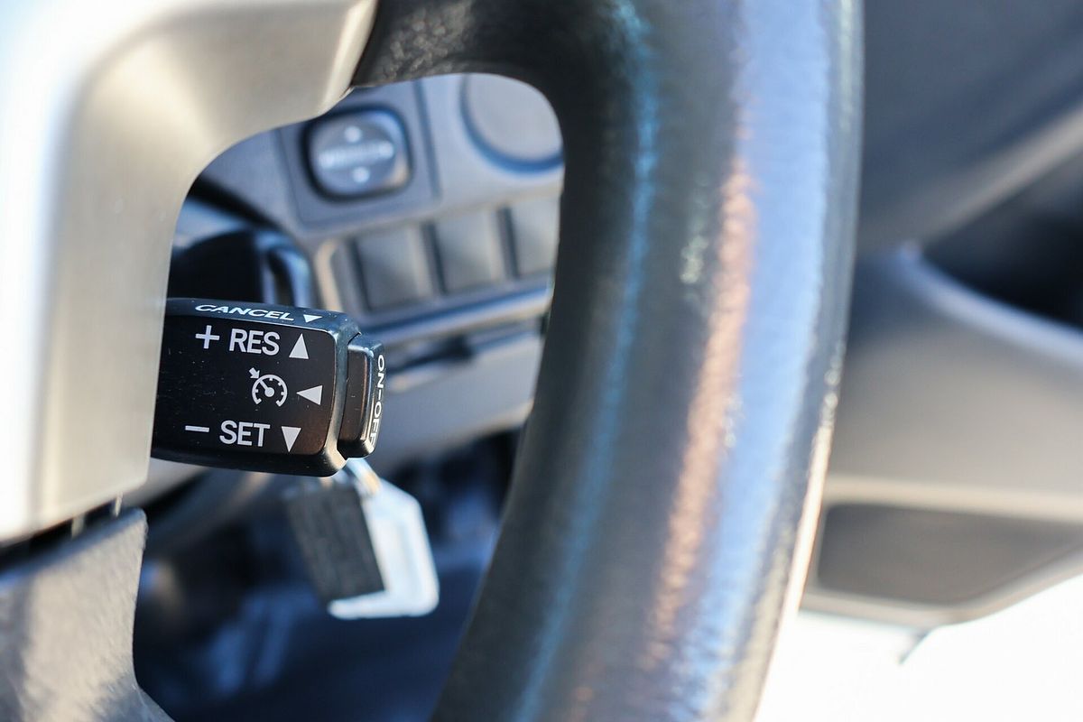 2015 Toyota Hiace Commuter TRH223R